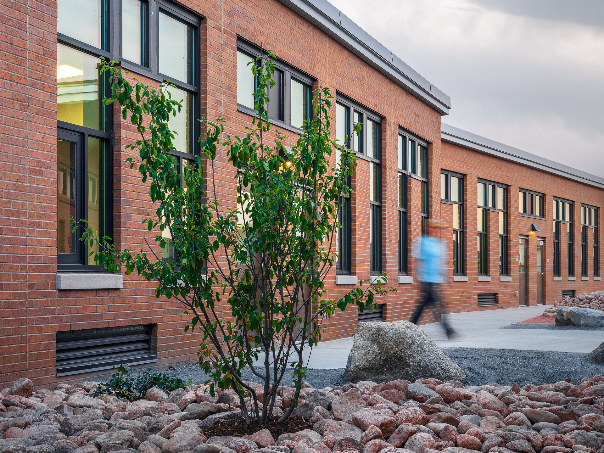 Benjamin Eaton ES Courtyard One - RB+B Architects - Diggles Photography