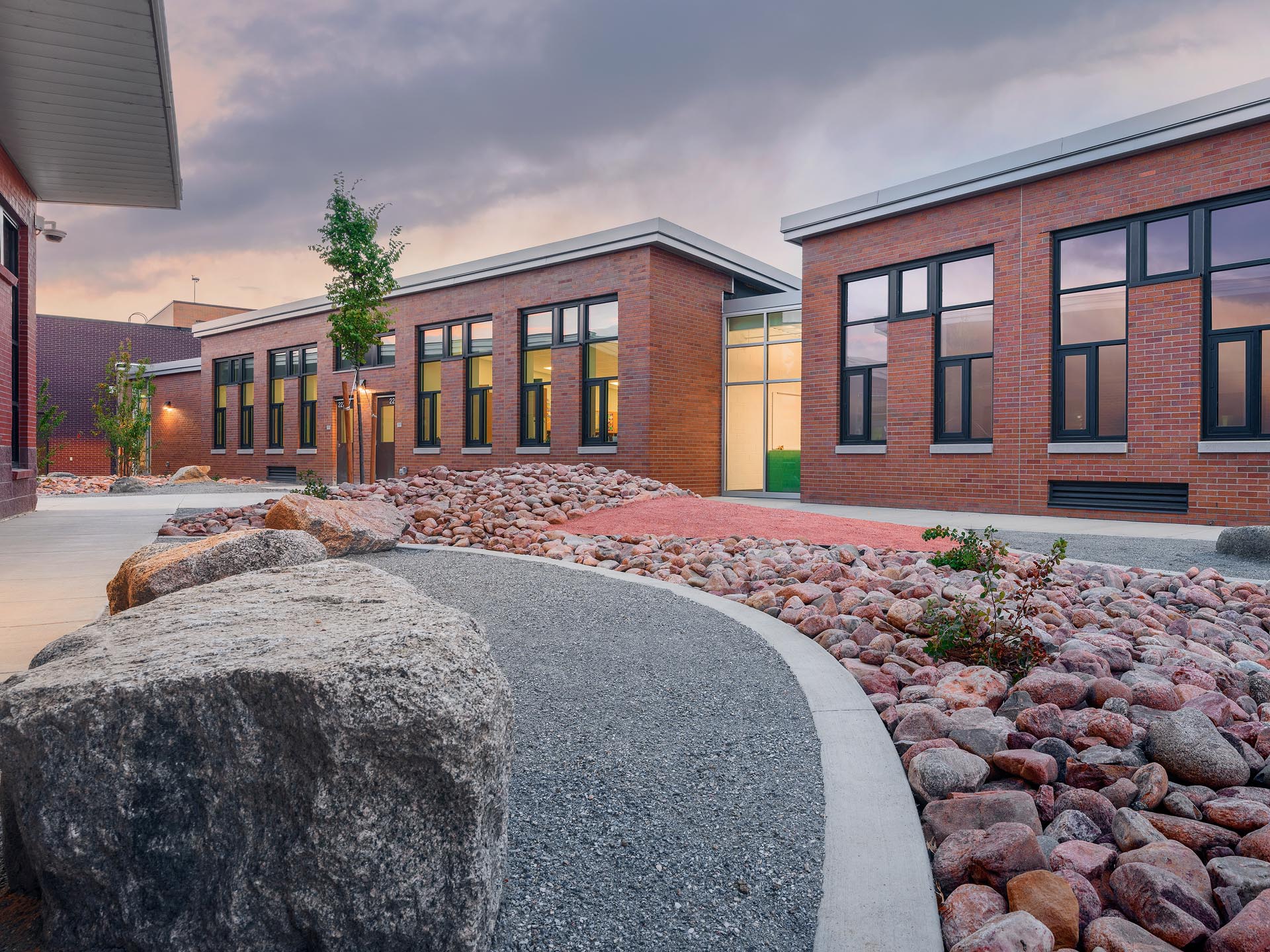 Benjamin Eaton ES Courtyard Two - RB+B Architects - Diggles Photography