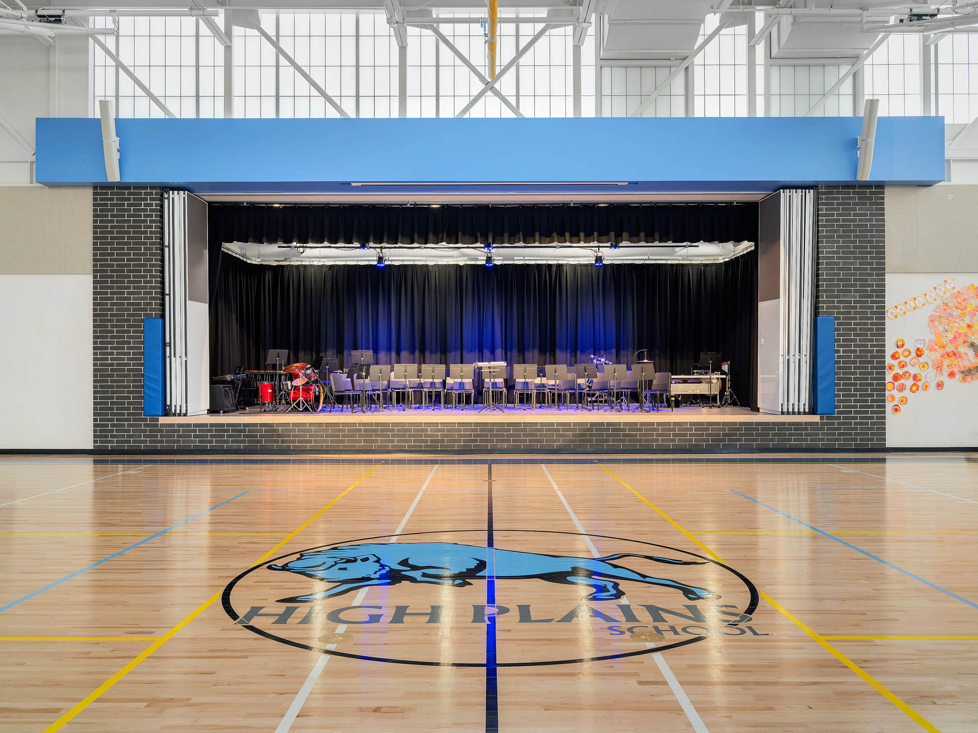 High Plains ES Stage - RB+B Architects - Diggles Photography