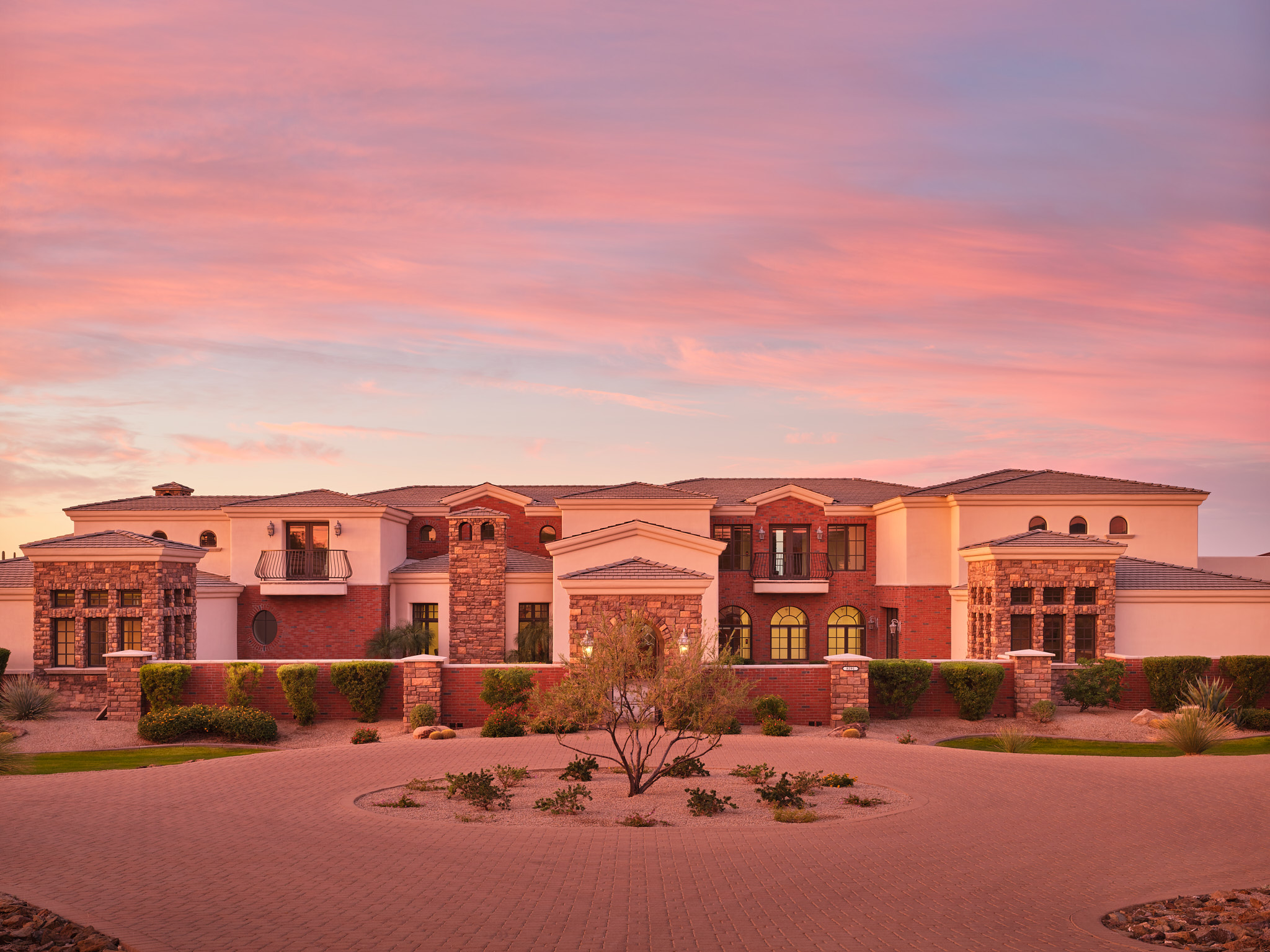 Hospitality photography by Warren Diggles. Front exterior sunrise at HÓZHÓ Scottsdale.