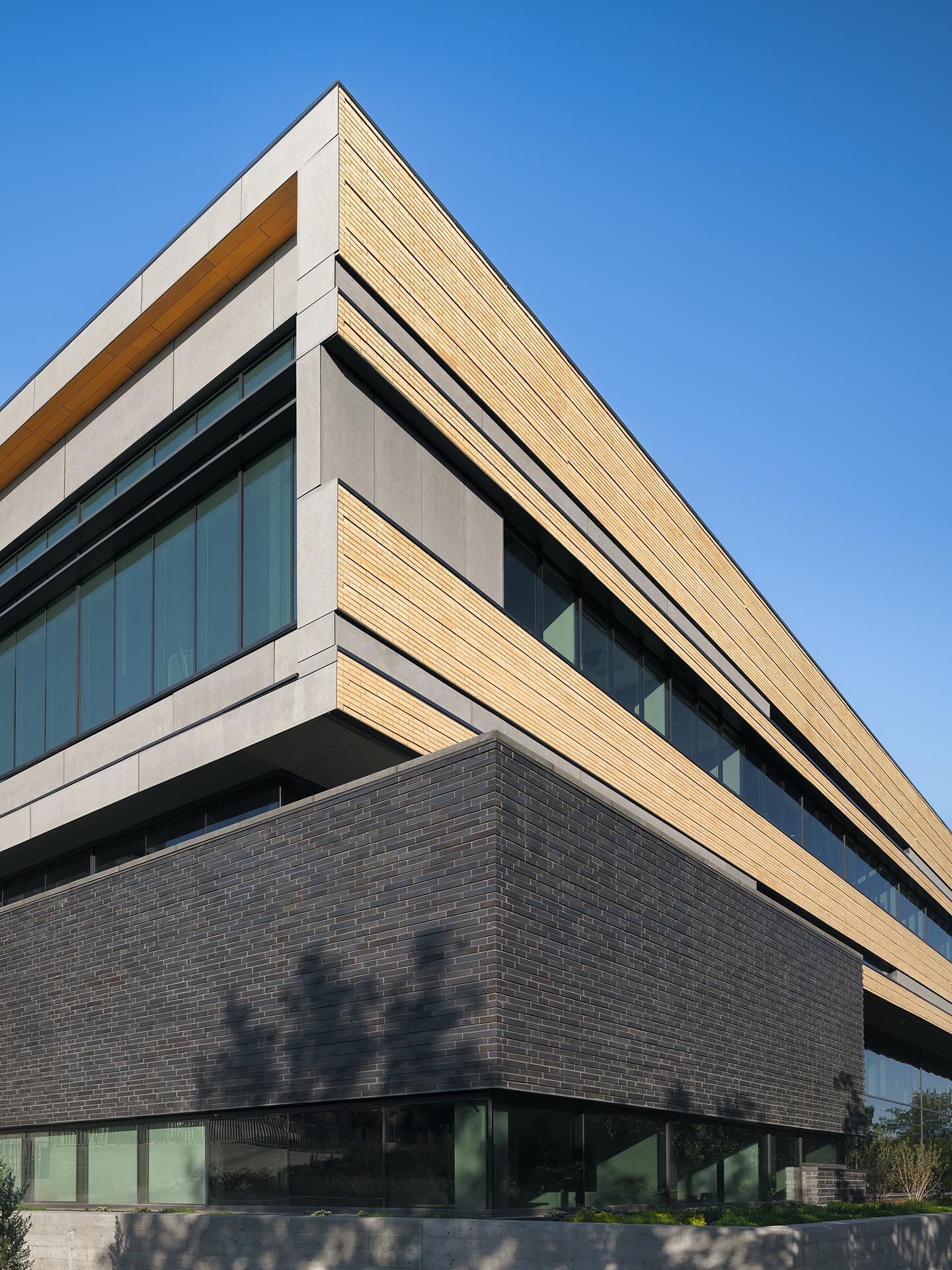 Exterior View South East Corner - Colorado School of Mines Beck Venture Center - Diggles Photography