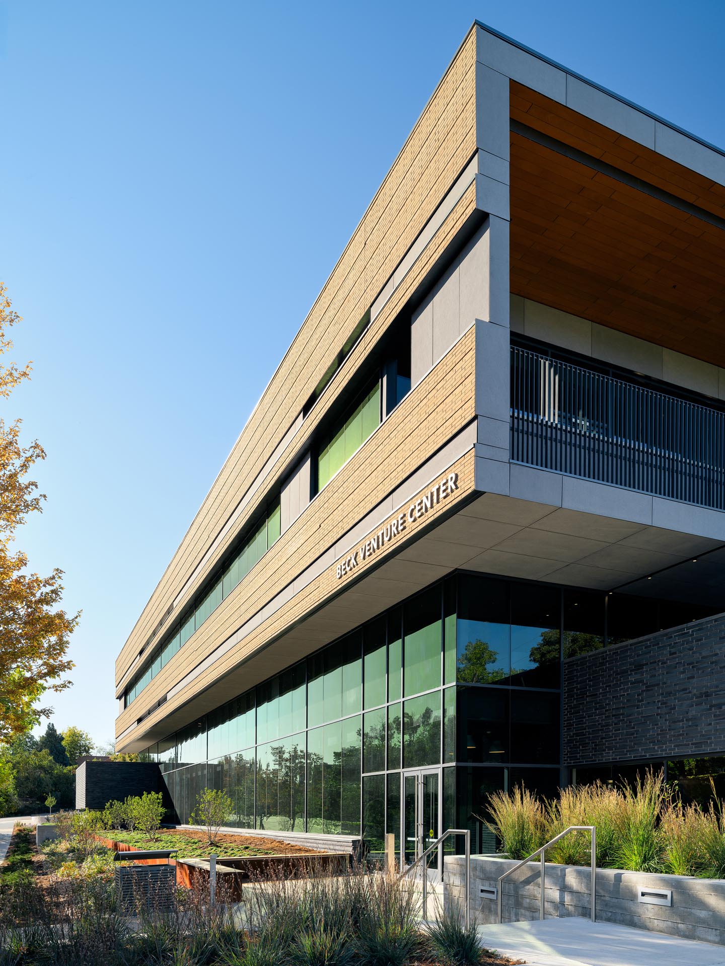 Exterior View North East Corner - Colorado School of Mines Beck Venture Center - Diggles Photography