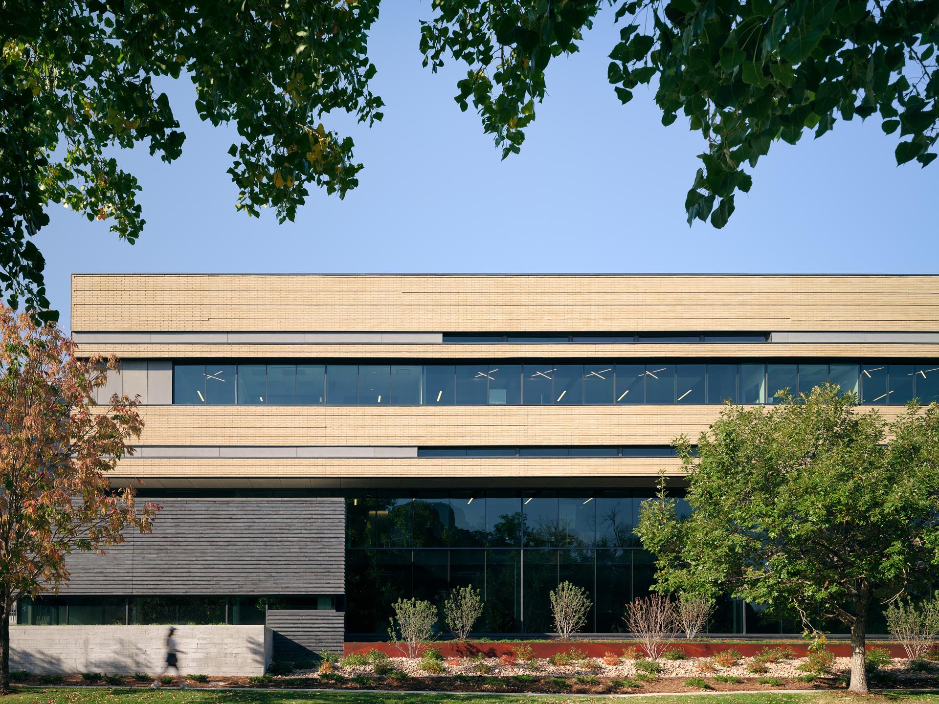 Exterior East View - Colorado School of Mines Beck Venture Center - Diggles Photography