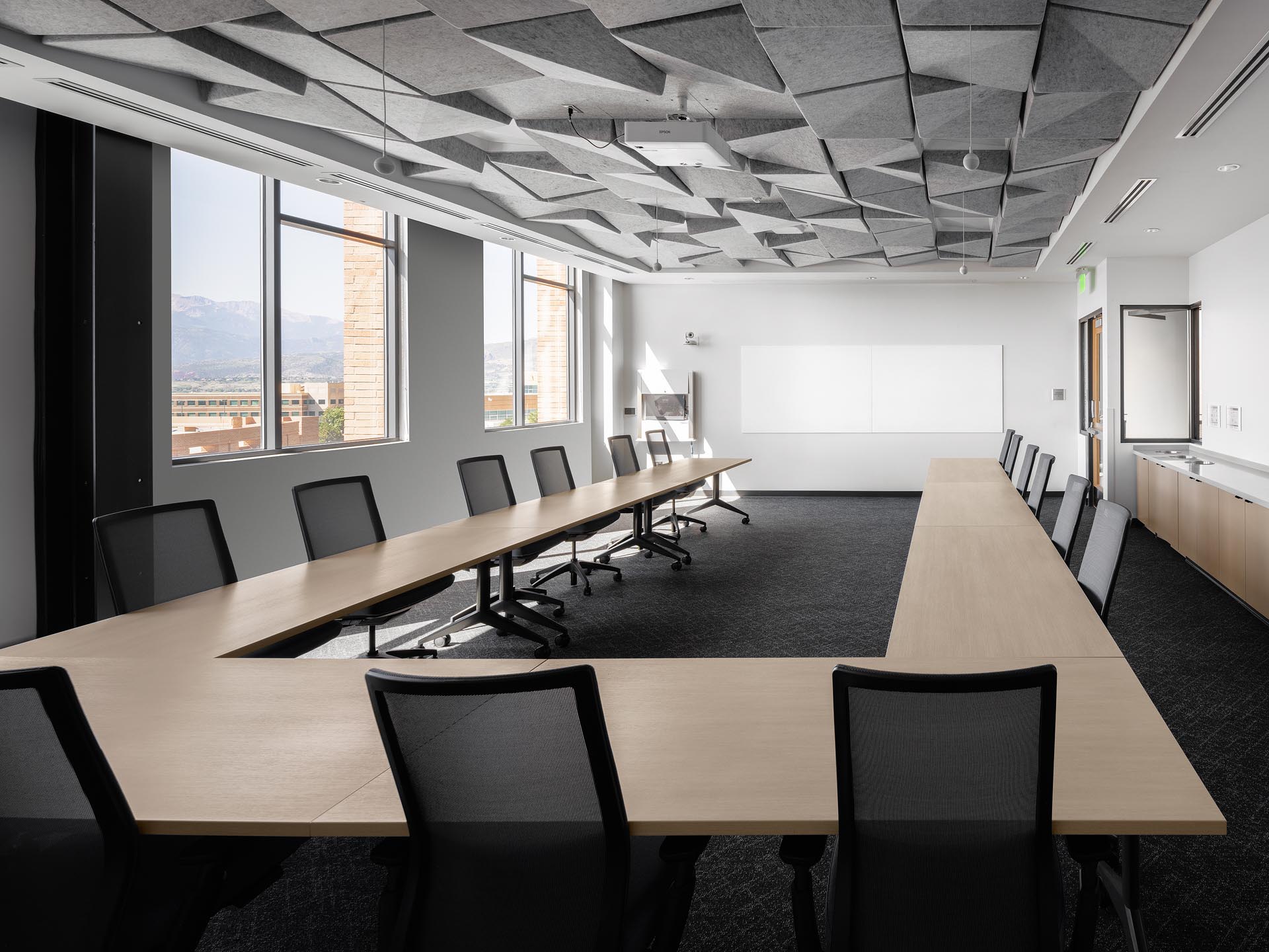 Executive Conference Room - UCCS Anschutz Engineering Center - Diggles Photography